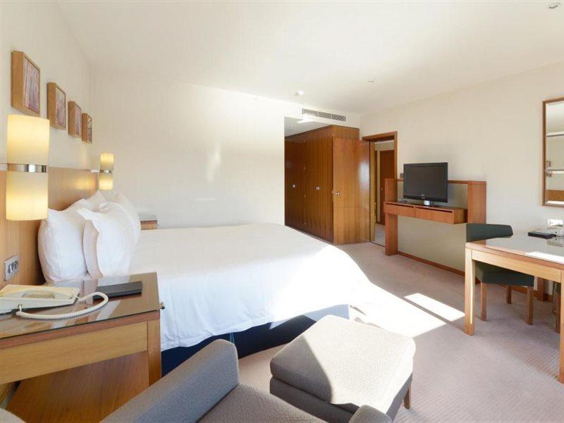 カナリー リバーサイド プラザ ホテル ロンドン エクステリア 写真 A room at the hotel